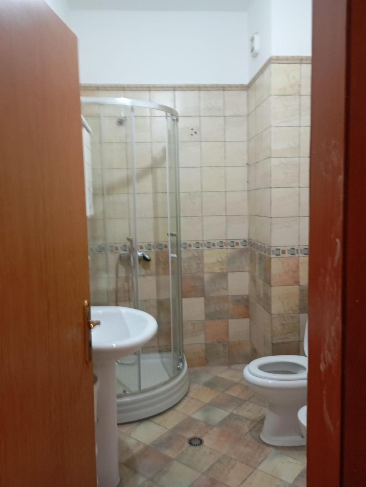 Royal Hostel 地拉那 外观 照片